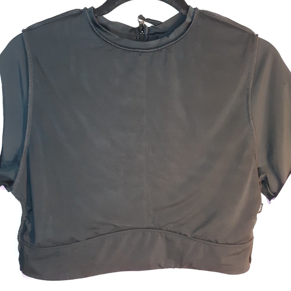Crop Rashguard, Snake Rose 🧾 - Picture 10 of 15